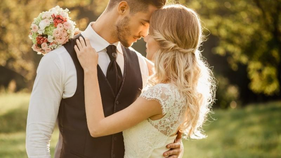 Những điều cô dâu cần hạn chế giúp giảm tóc dễ gãy rụng khi gần kề ngày cưới.
