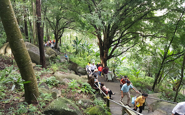 leo núi chứa chan đường chùa